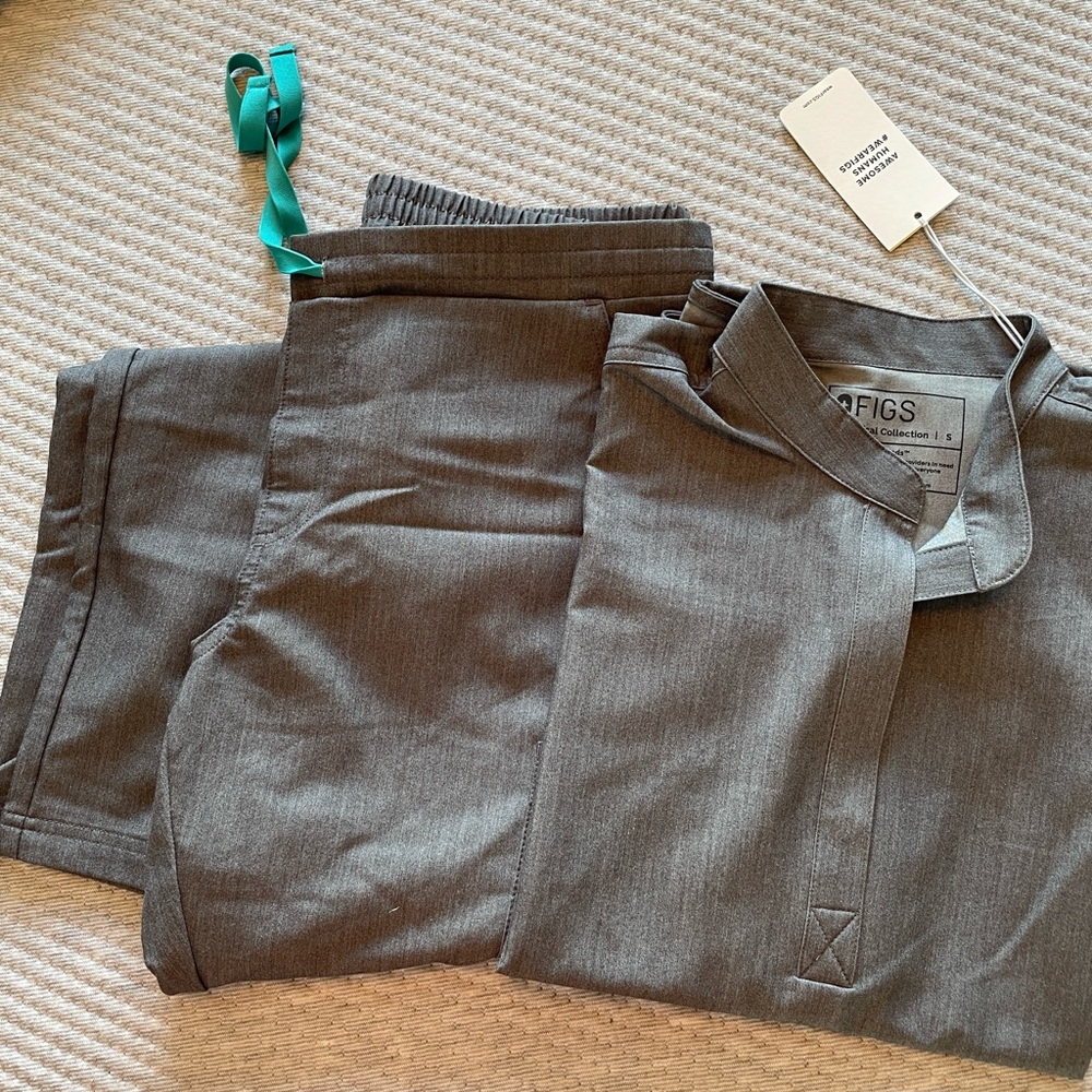 Figs scrubs set - Yola skinny pants & Rafaela top